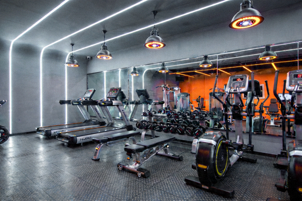 商业健身房场景 - 现代化健身房内景与专业健身设备